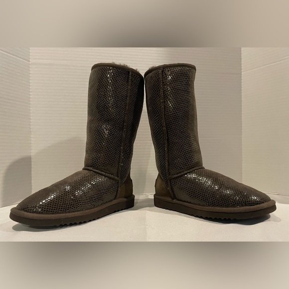 UGG Classic Tall Brown Snake Print Metallic Metal Tag Boot Women’s Size 5 - Picture 3 of 6
